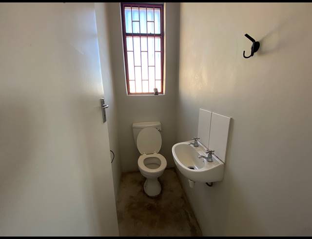 176M² OFFICE TO LET IN PAARDEN EILAND